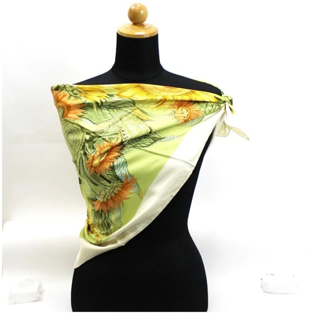 Women's (Like Pre-Owned Large Ferragamo Silk Sunflower dimension New) Salvatore Scarf