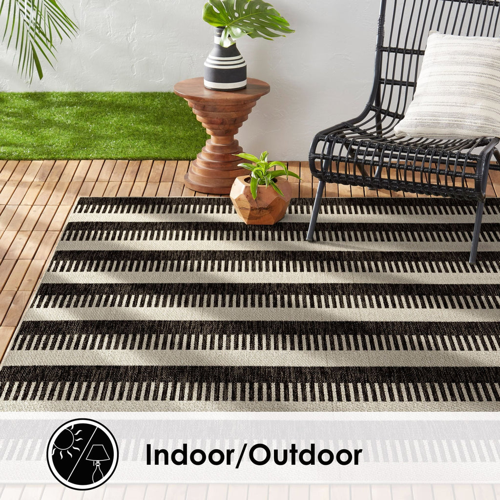 Area Striped 5'2"x7'2" Nicole Black/Grey, Patio Charlotte Rug, York New Modern Country Miller Indoor/exterior