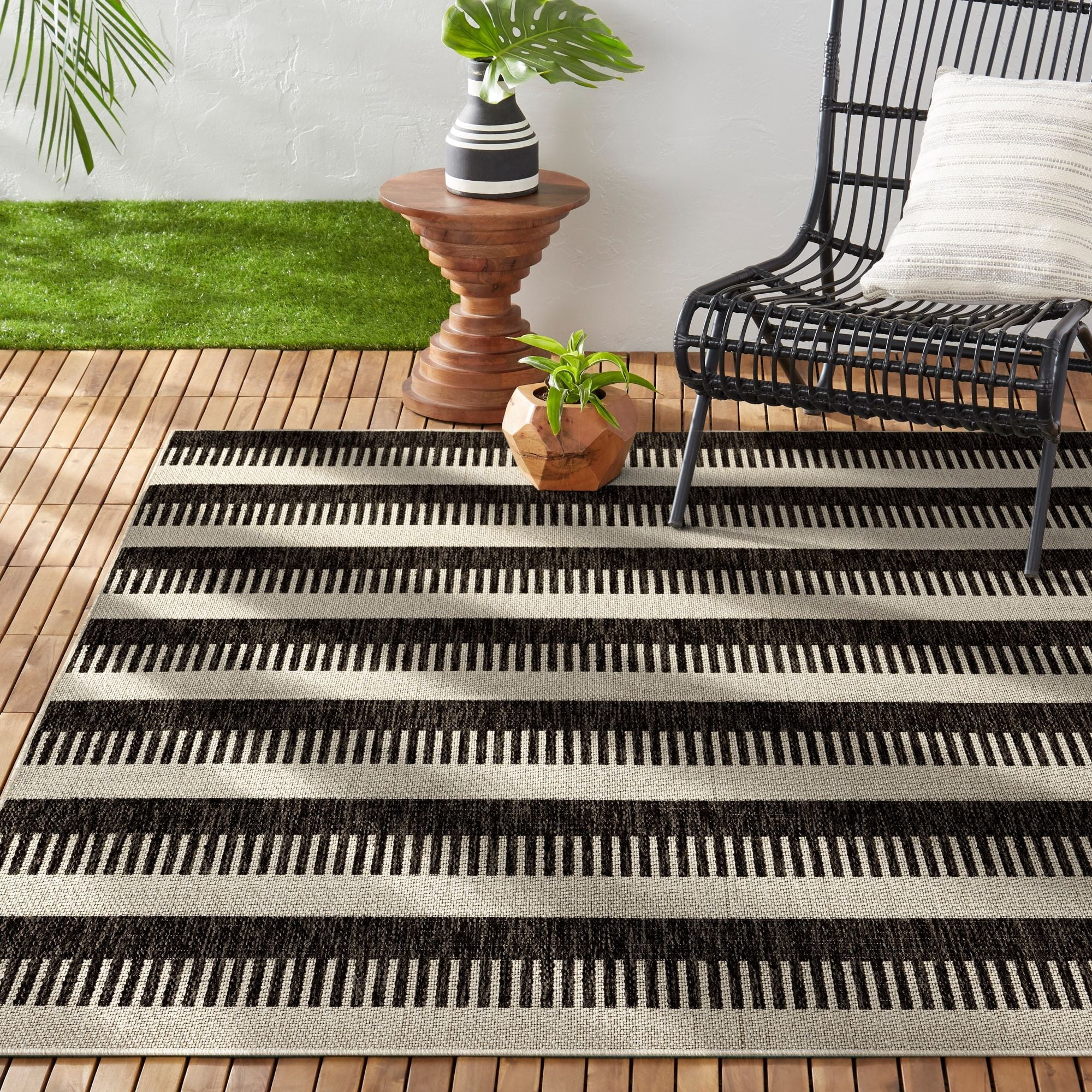 Area Striped 5'2"x7'2" Nicole Black/Grey, Patio Charlotte Rug, York New Modern Country Miller Indoor/exterior