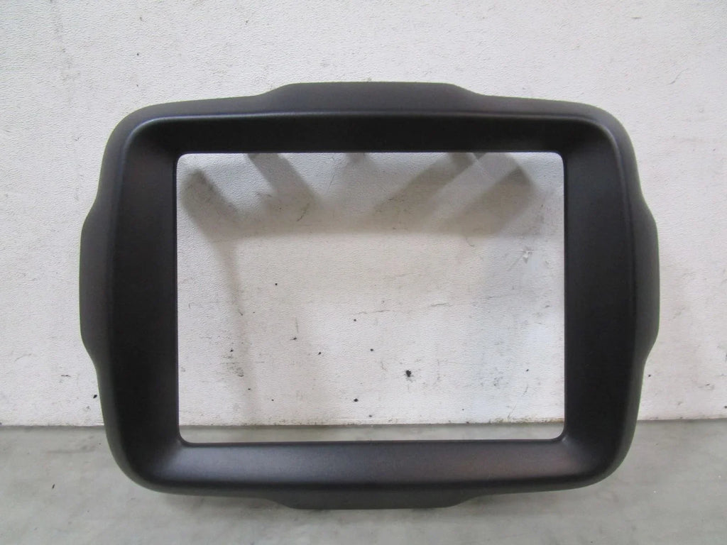 Bezel 21 Trim Stereo OEM 2021 Renegade Pre-Owned (Good) Radio Jeep