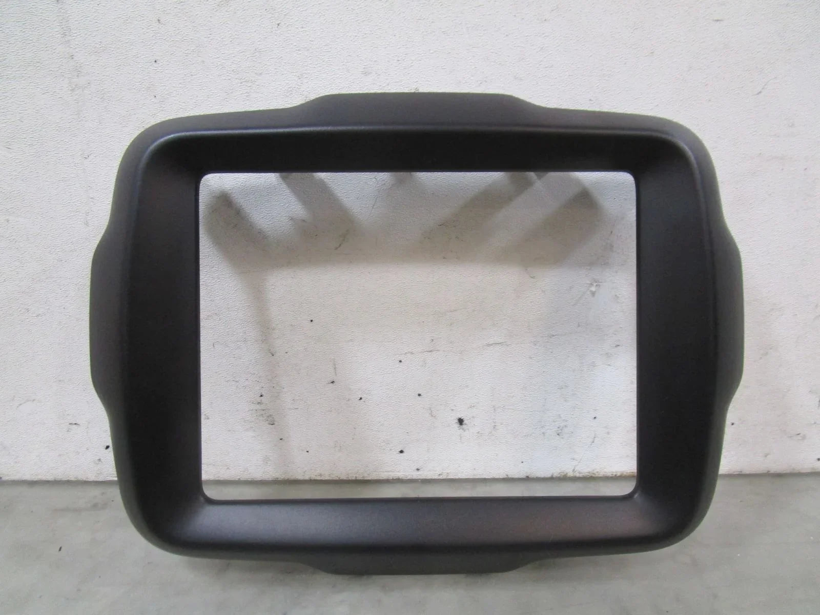 Bezel 21 Trim Stereo OEM 2021 Renegade Pre-Owned (Good) Radio Jeep